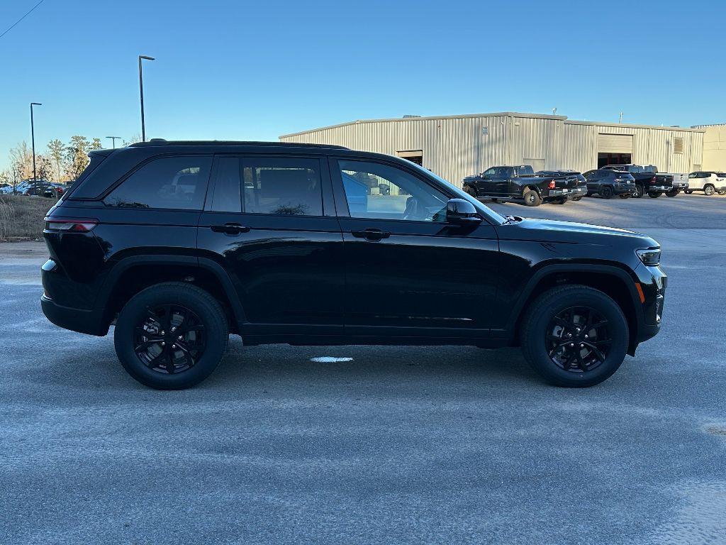 new 2025 Jeep Grand Cherokee car, priced at $45,025