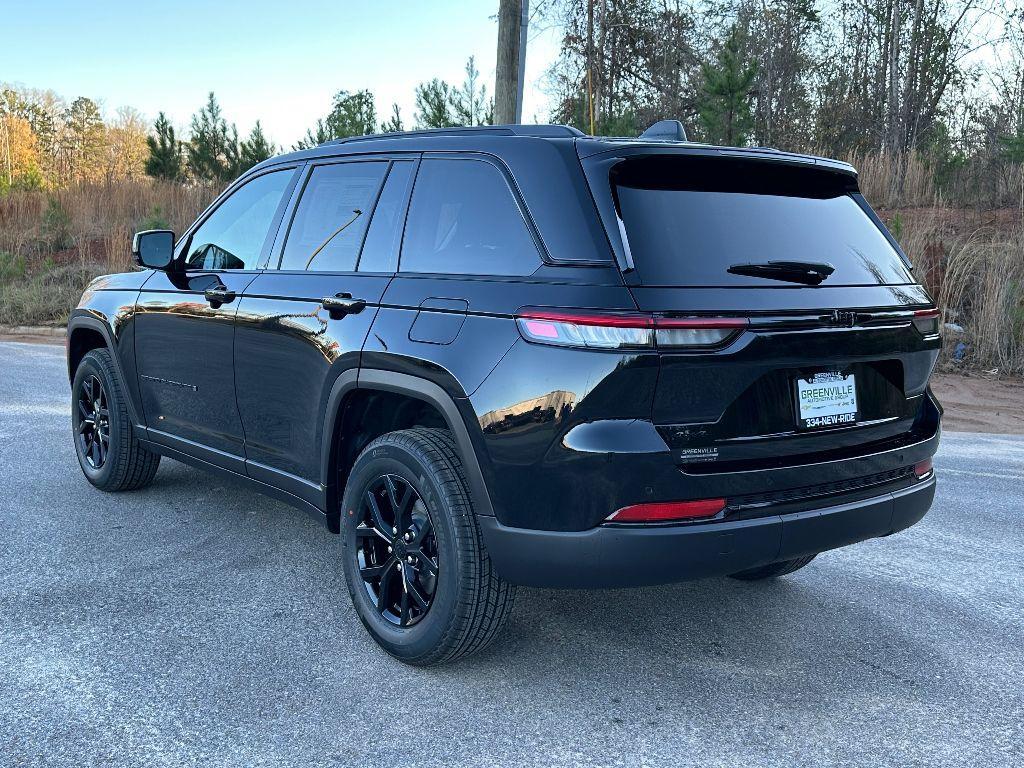 new 2025 Jeep Grand Cherokee car, priced at $45,025