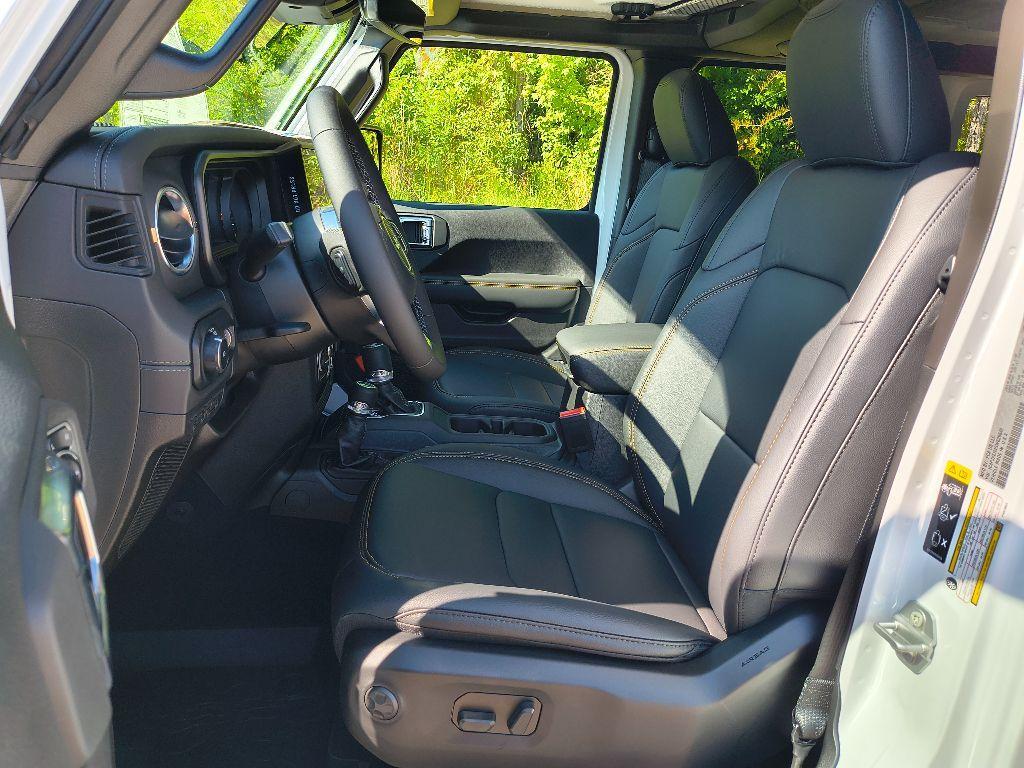 new 2025 Jeep Wrangler car, priced at $48,800