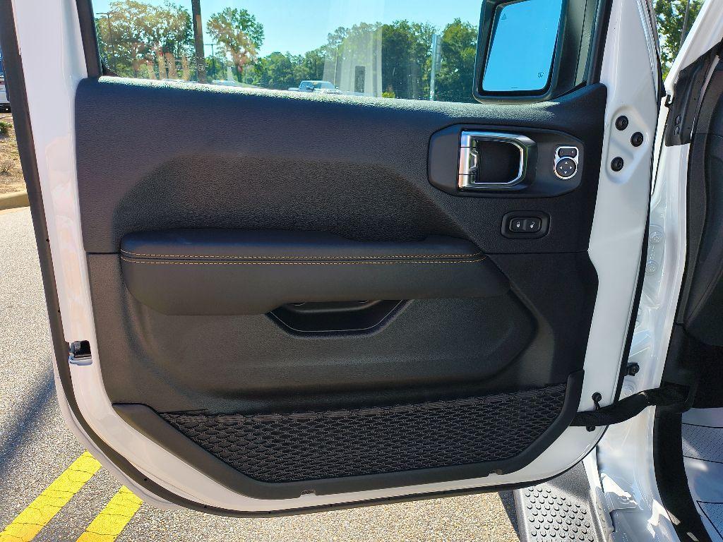 new 2025 Jeep Wrangler car, priced at $48,800