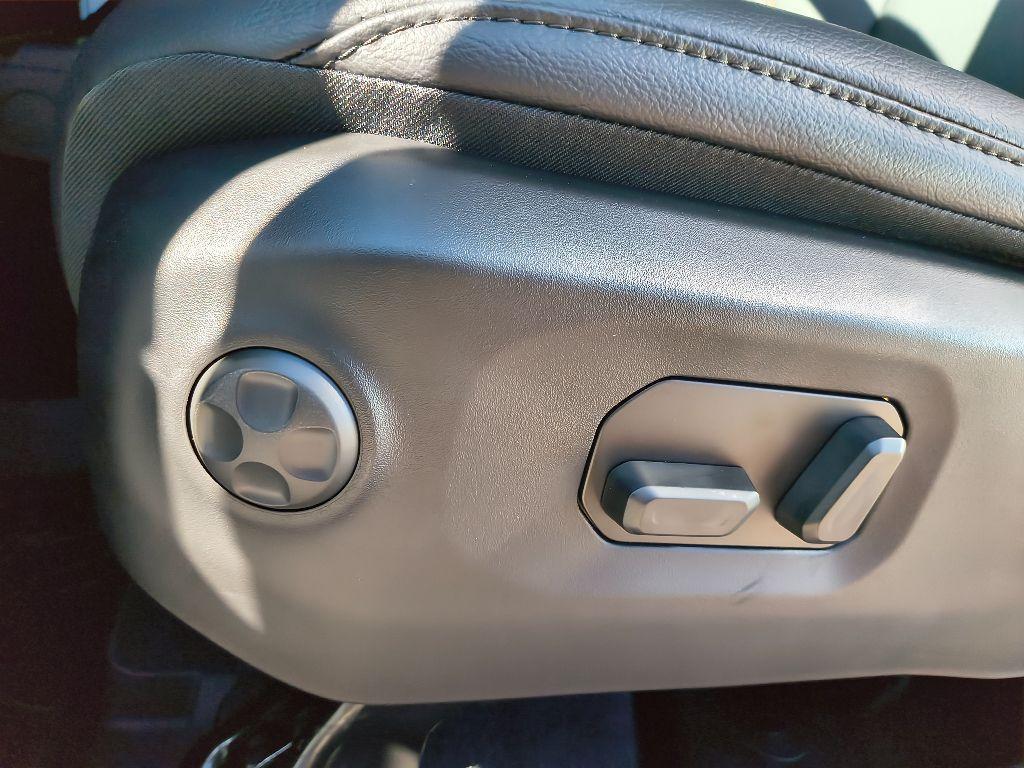 new 2025 Jeep Wrangler car, priced at $48,800