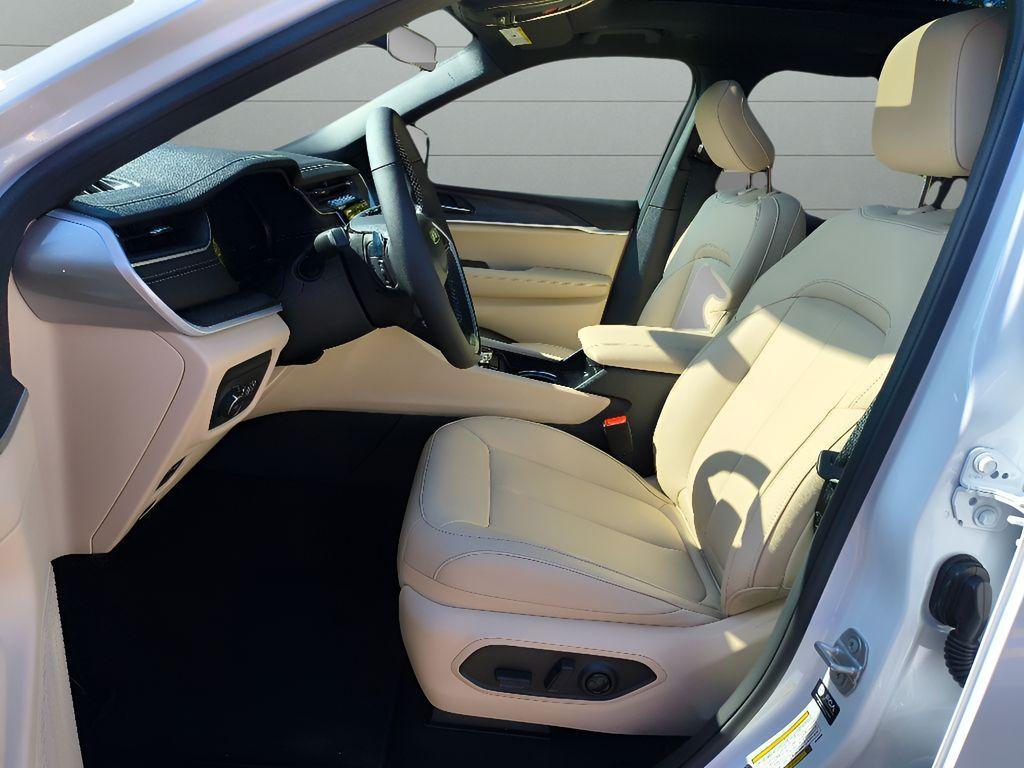 new 2025 Jeep Grand Cherokee L car, priced at $42,844