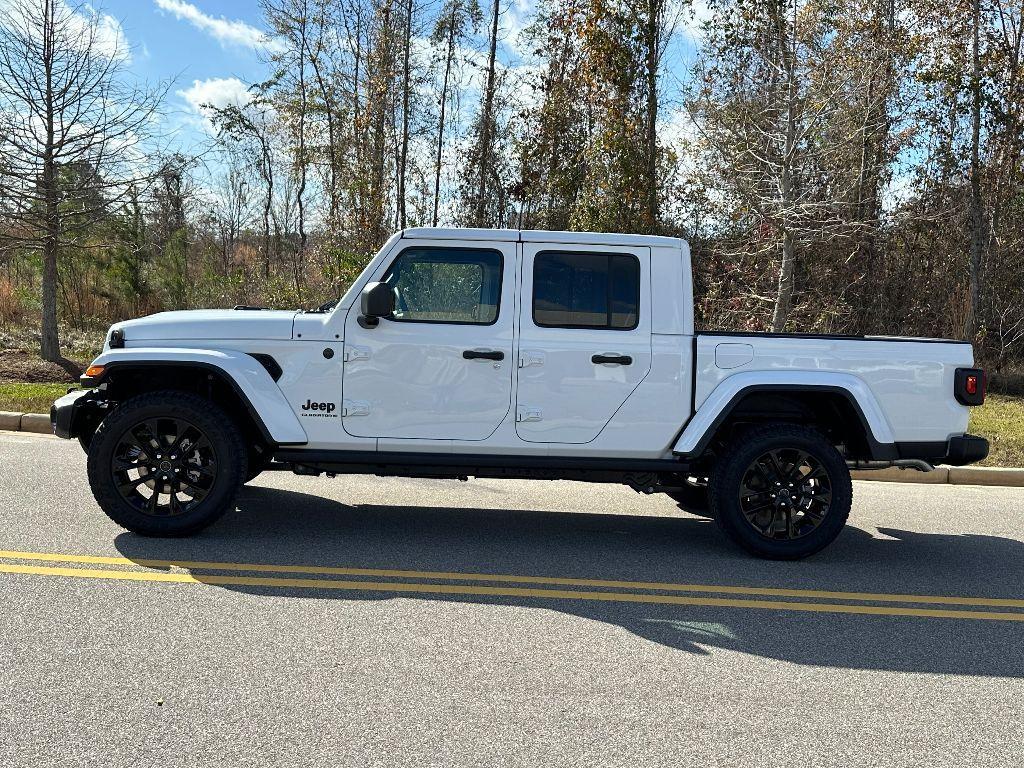 new 2025 Jeep Gladiator car, priced at $44,640