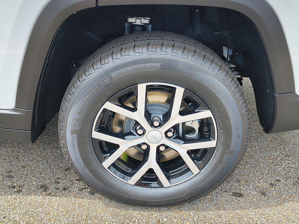 new 2025 Jeep Grand Cherokee L car, priced at $43,413