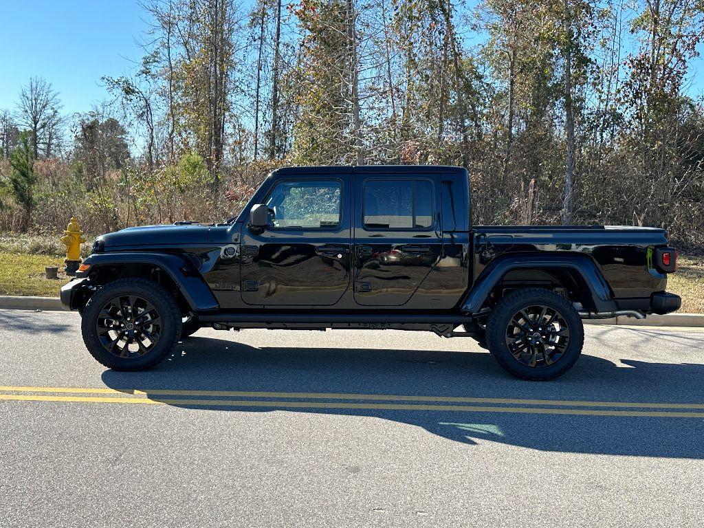 new 2025 Jeep Gladiator car, priced at $45,235