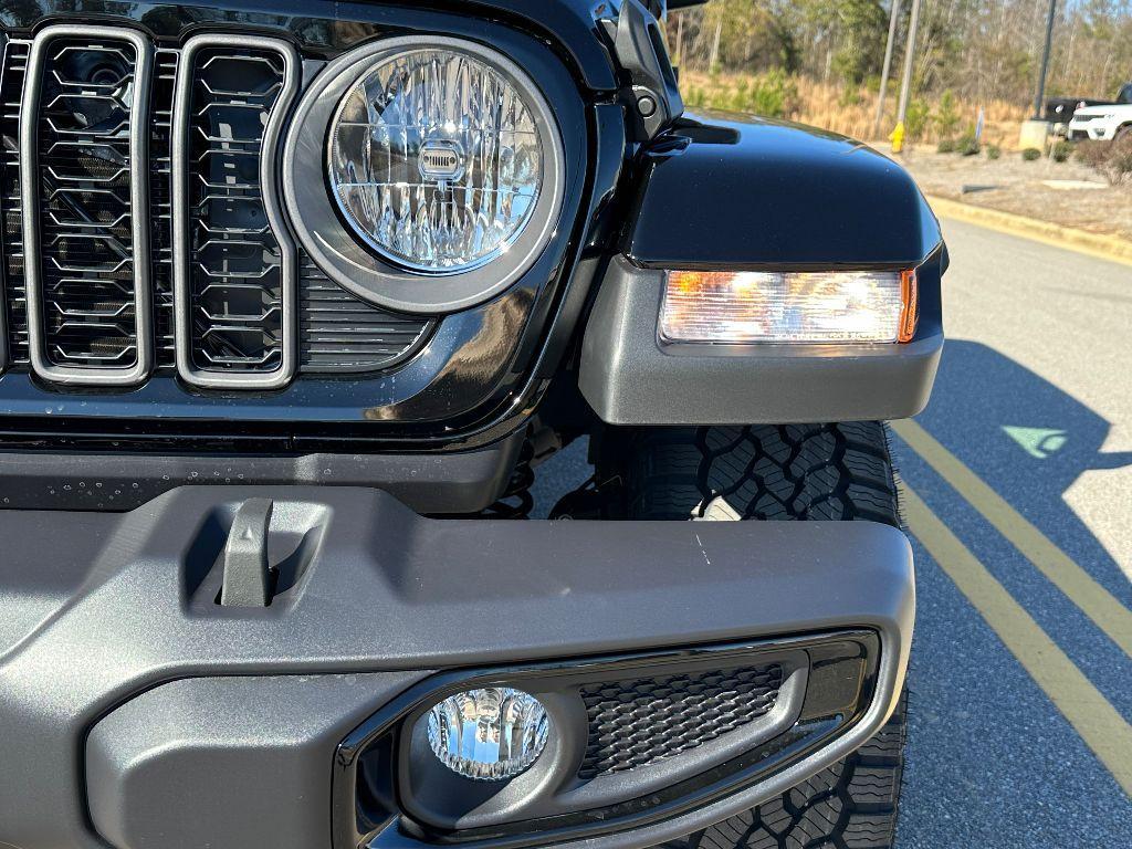 new 2025 Jeep Gladiator car, priced at $45,235