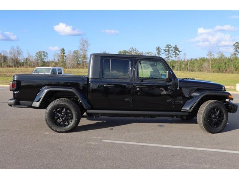 new 2023 Jeep Gladiator car, priced at $44,812