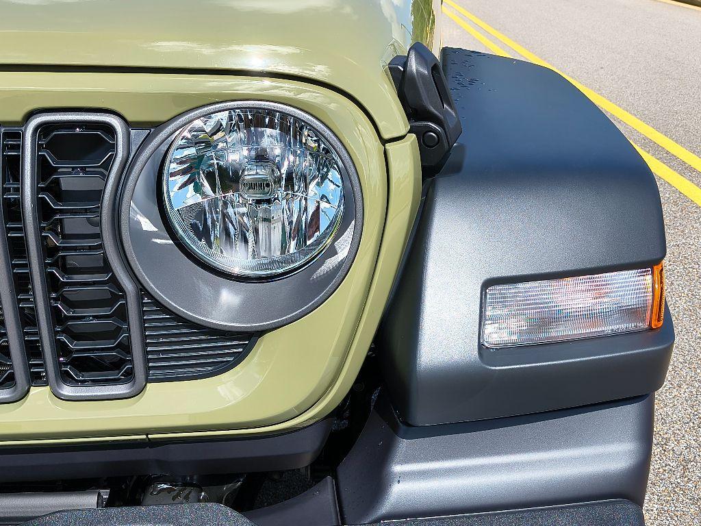 new 2025 Jeep Wrangler car, priced at $39,968