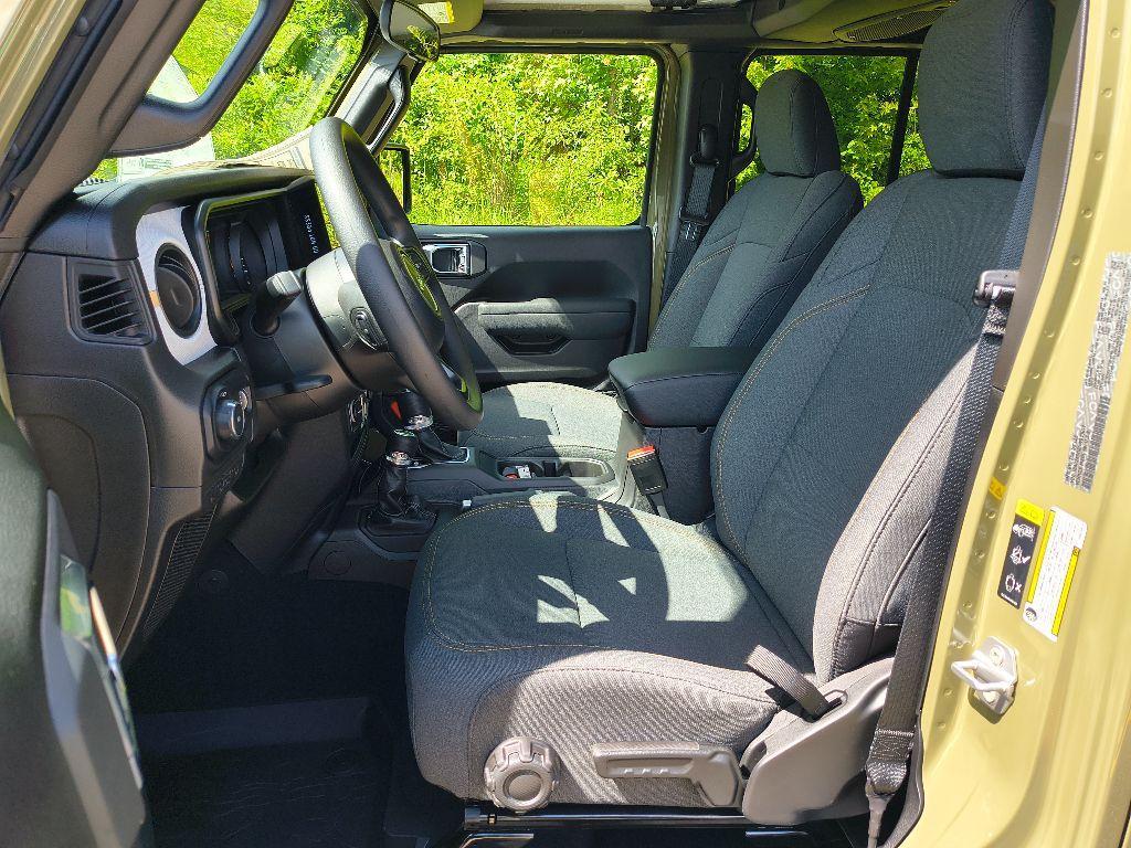 new 2025 Jeep Wrangler car, priced at $39,968