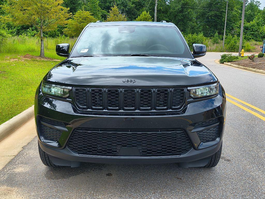 new 2025 Jeep Grand Cherokee car, priced at $37,955