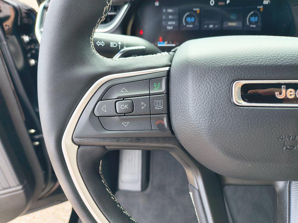 new 2025 Jeep Grand Cherokee car, priced at $37,955