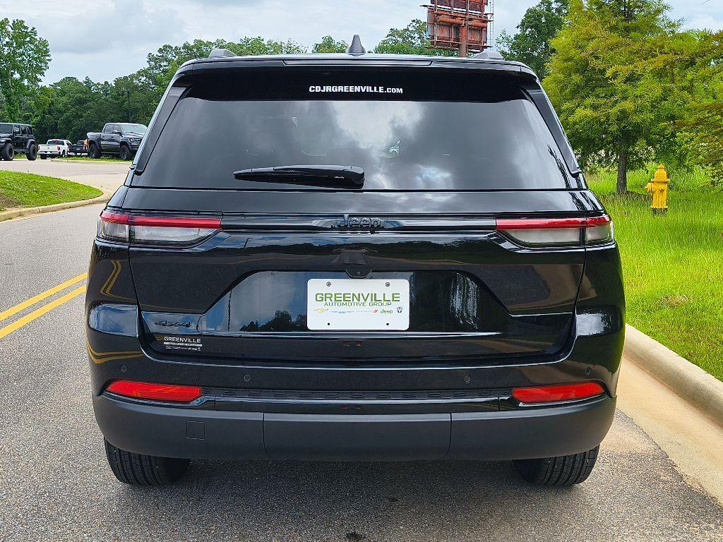 new 2025 Jeep Grand Cherokee car, priced at $37,955