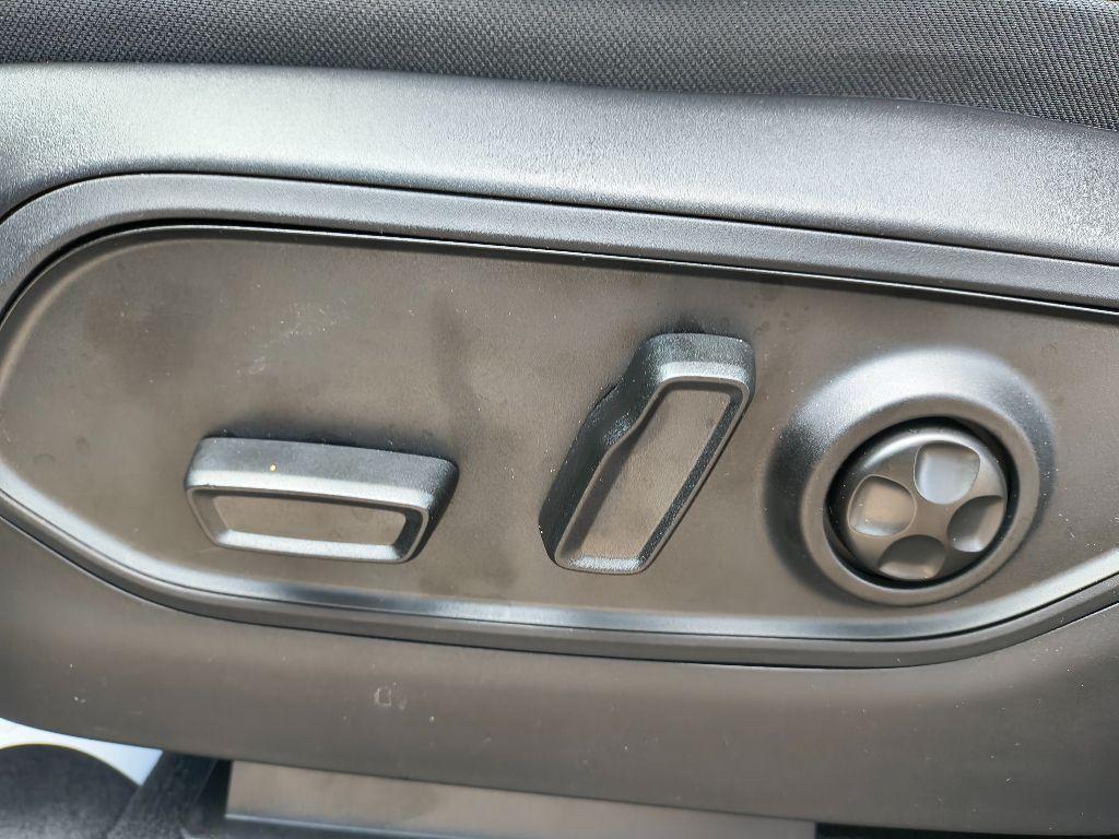 new 2025 Jeep Grand Cherokee car, priced at $37,955