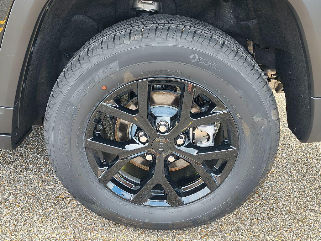 new 2025 Jeep Grand Cherokee car, priced at $37,955