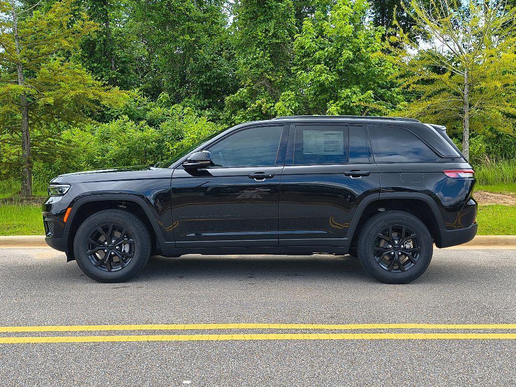 new 2025 Jeep Grand Cherokee car, priced at $37,955