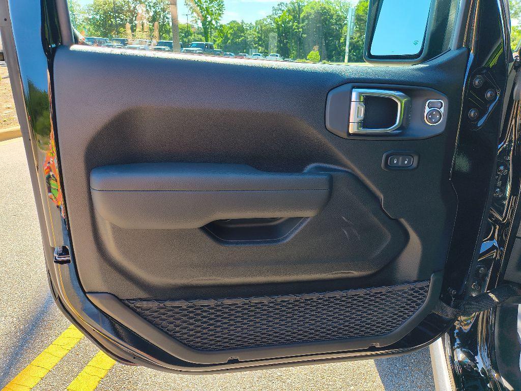 new 2025 Jeep Gladiator car, priced at $52,387