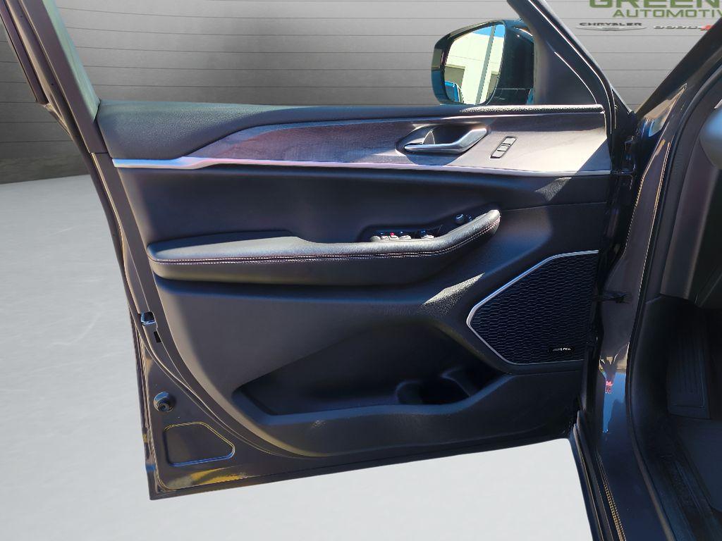 used 2022 Jeep Grand Cherokee car, priced at $28,997