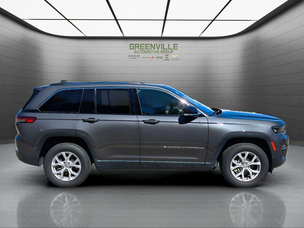 used 2022 Jeep Grand Cherokee car, priced at $28,997