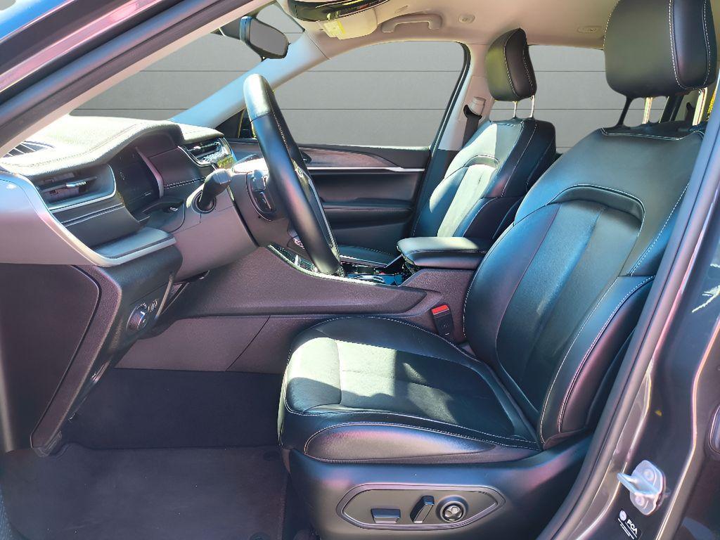 used 2022 Jeep Grand Cherokee car, priced at $28,997