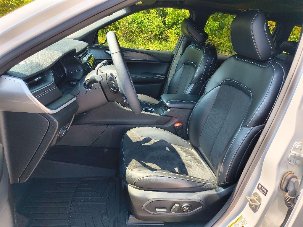 used 2023 Jeep Grand Cherokee car, priced at $34,999