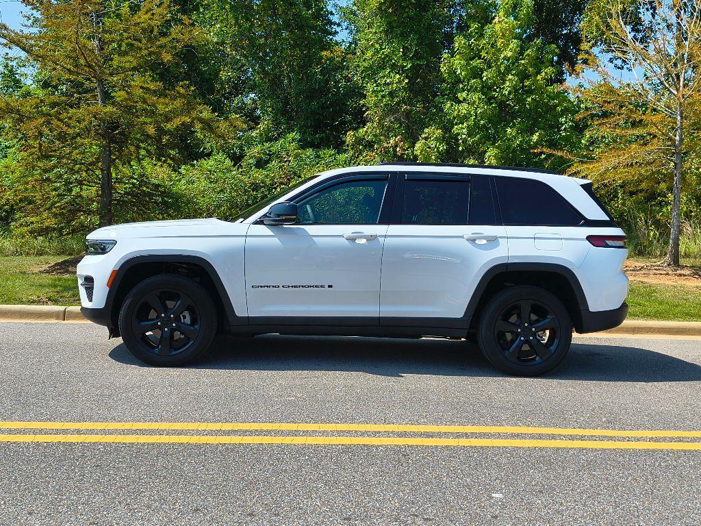 used 2023 Jeep Grand Cherokee car, priced at $34,999