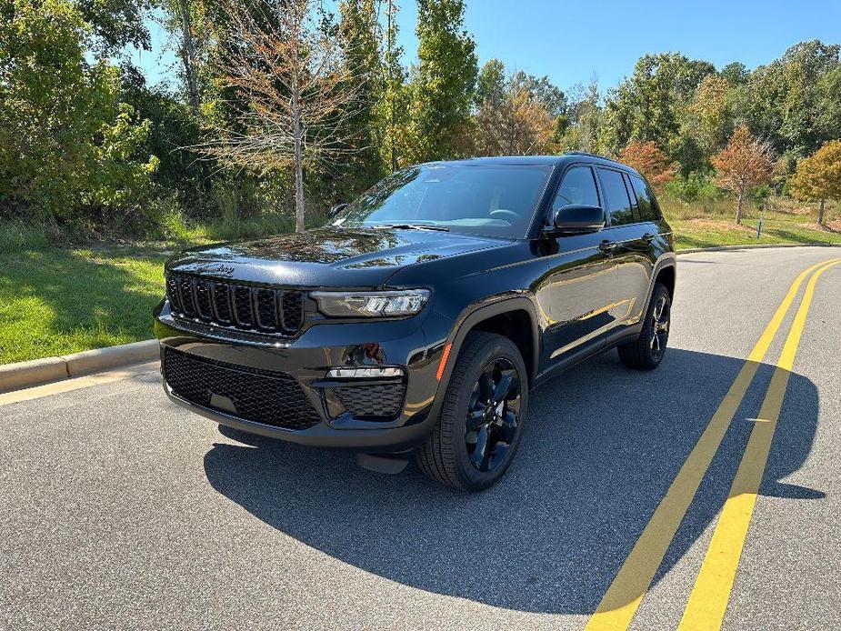 new 2025 Jeep Grand Cherokee car, priced at $45,535