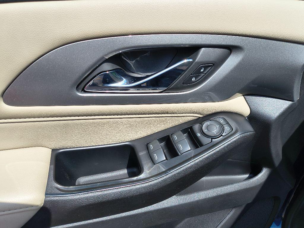 used 2022 Chevrolet Traverse car, priced at $19,863