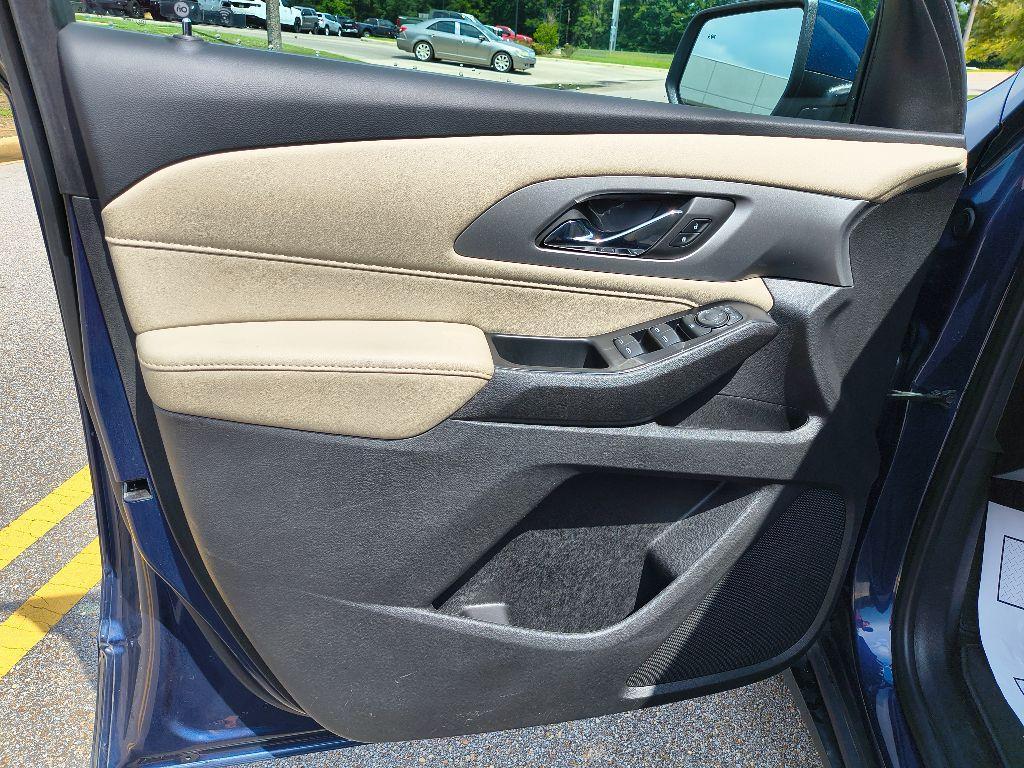 used 2022 Chevrolet Traverse car, priced at $19,863