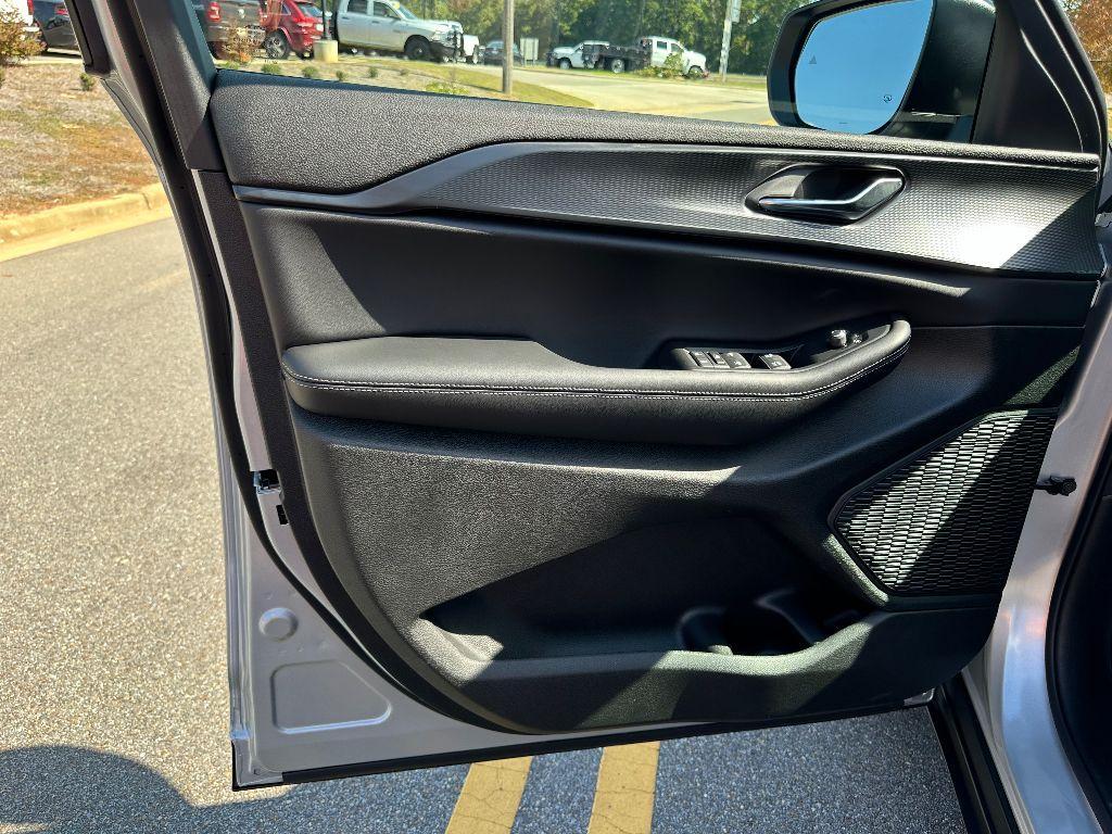 new 2025 Jeep Grand Cherokee car, priced at $34,903