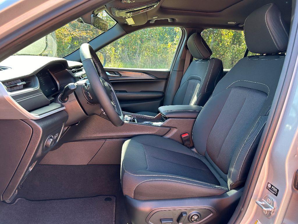 new 2025 Jeep Grand Cherokee car, priced at $34,903