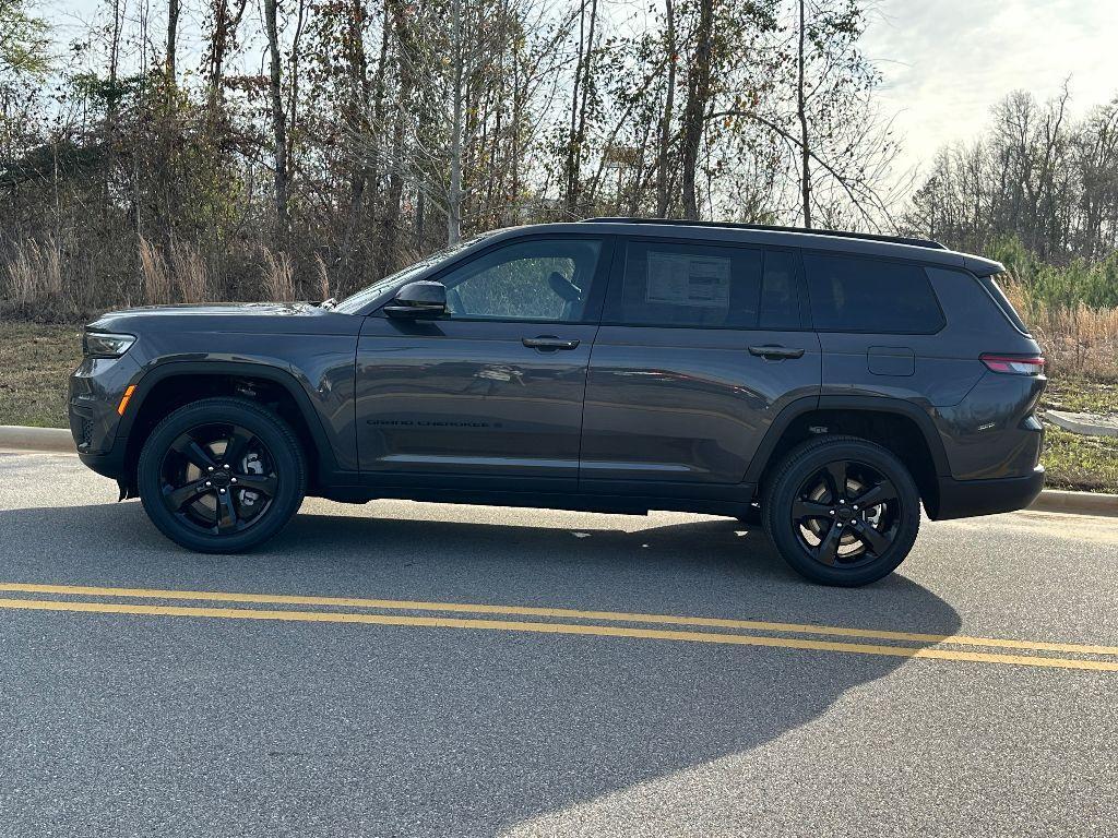 new 2025 Jeep Grand Cherokee L car, priced at $41,925