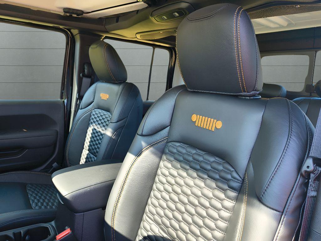 new 2025 Jeep Gladiator car, priced at $41,270