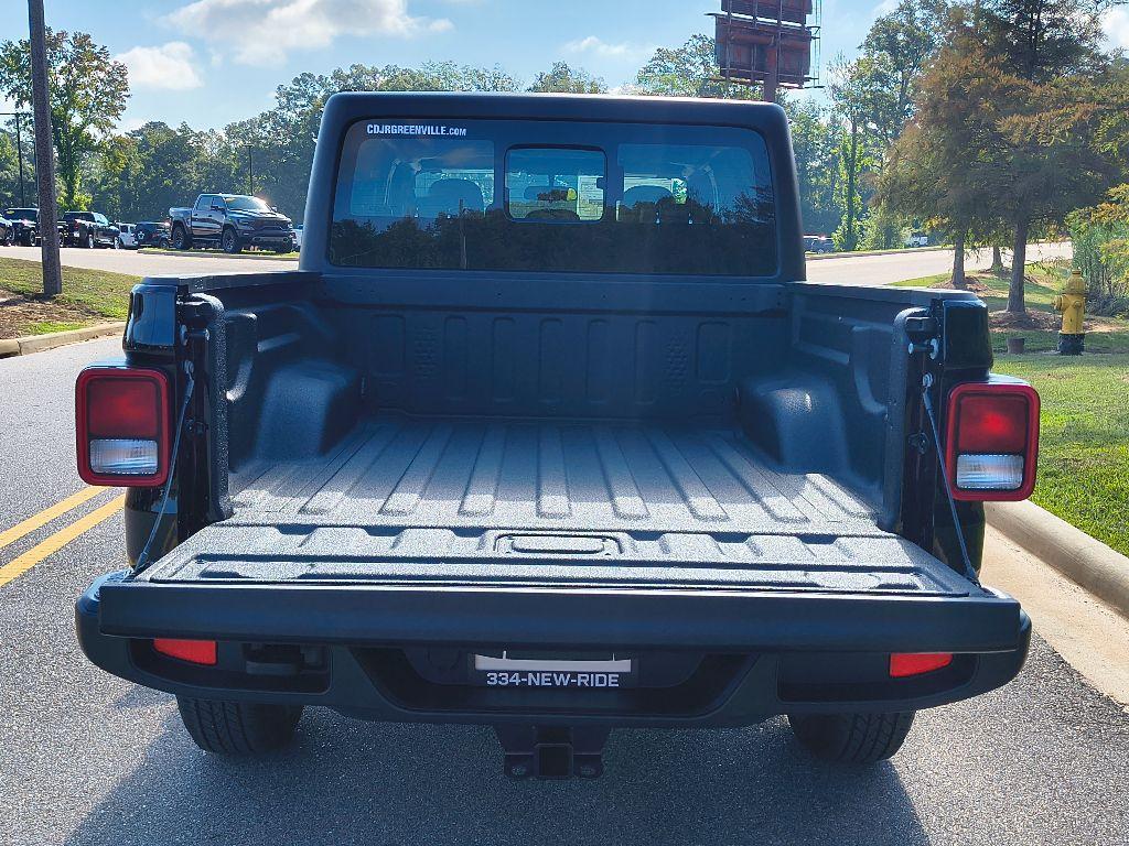 new 2025 Jeep Gladiator car, priced at $41,270