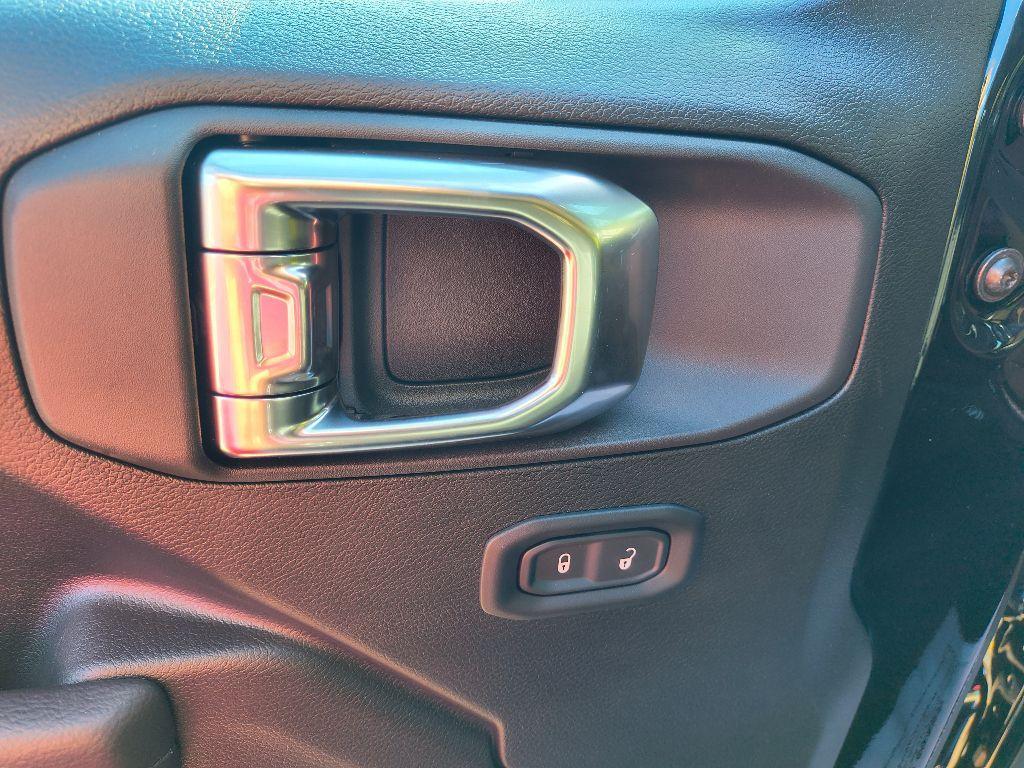 new 2025 Jeep Gladiator car, priced at $41,270