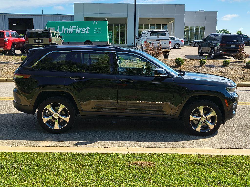 used 2022 Jeep Grand Cherokee car, priced at $32,773