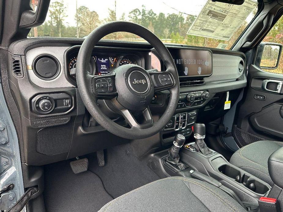 new 2025 Jeep Gladiator car, priced at $45,235