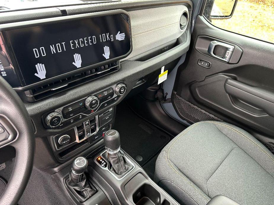 new 2025 Jeep Gladiator car, priced at $45,235