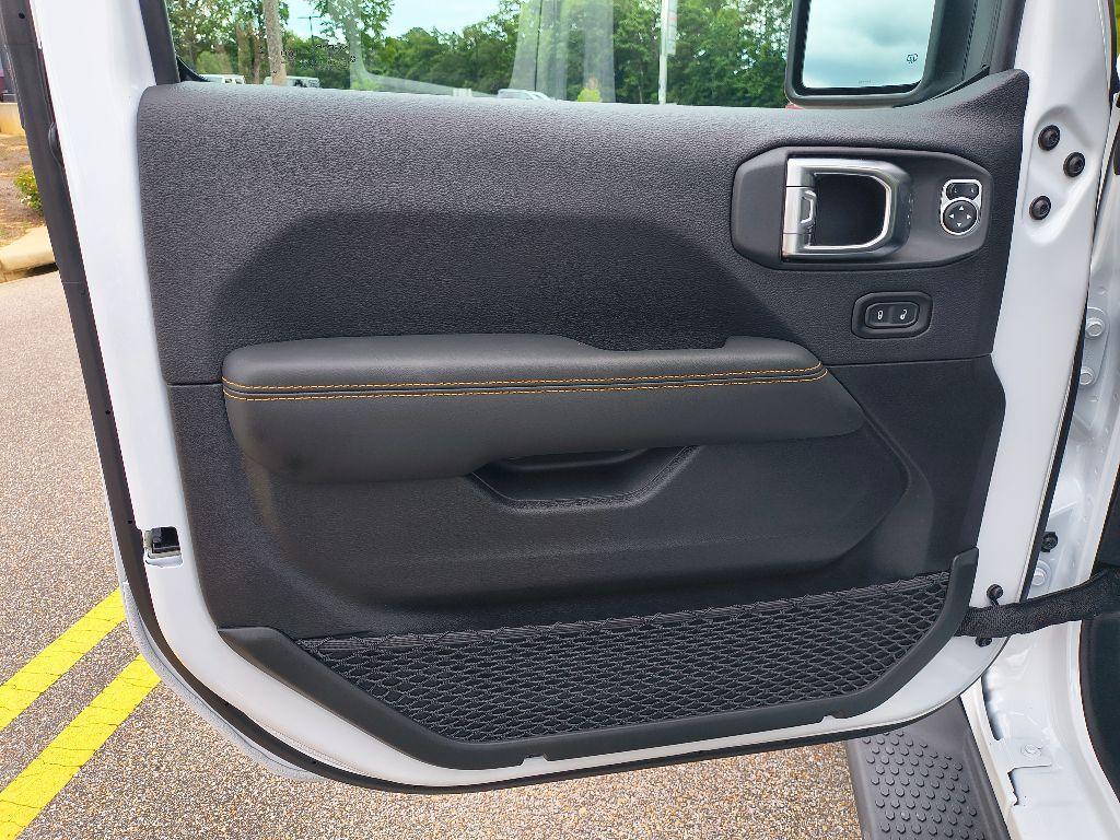 new 2025 Jeep Wrangler car, priced at $51,926
