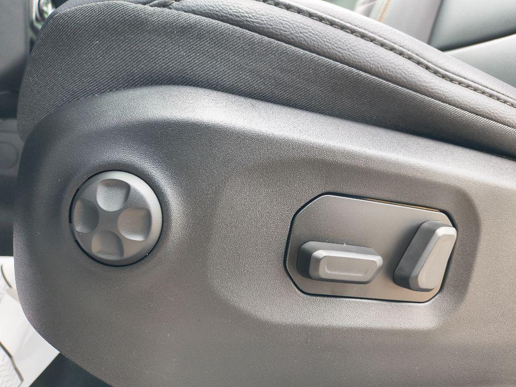 new 2025 Jeep Wrangler car, priced at $51,926