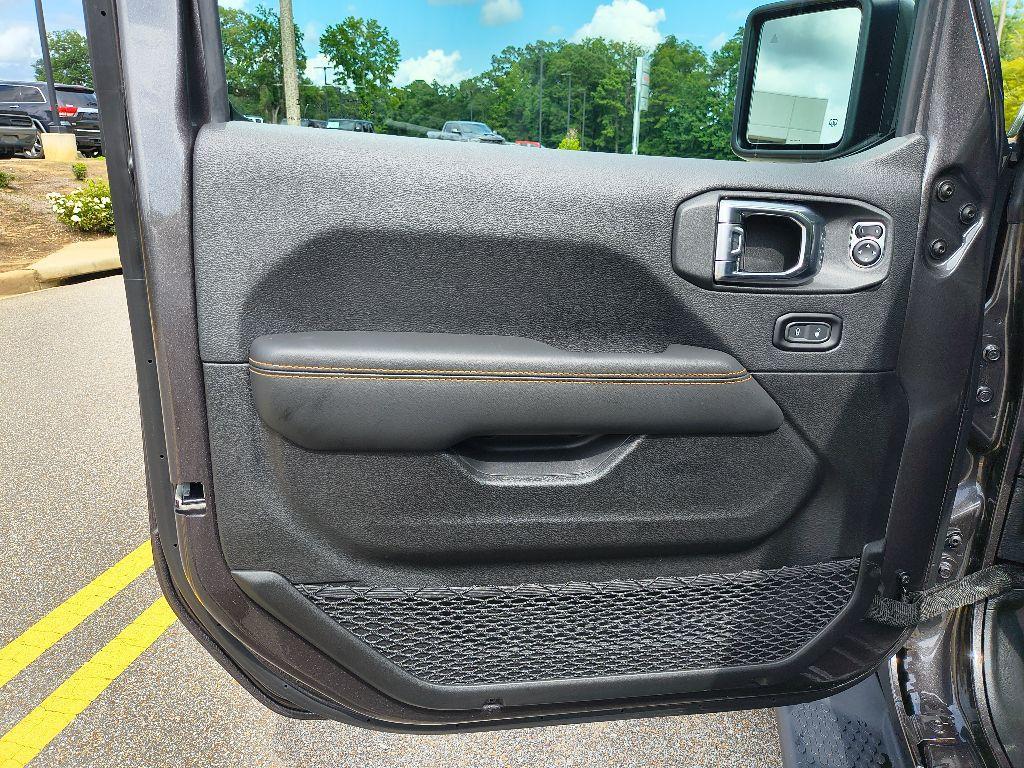 new 2025 Jeep Wrangler car, priced at $52,604