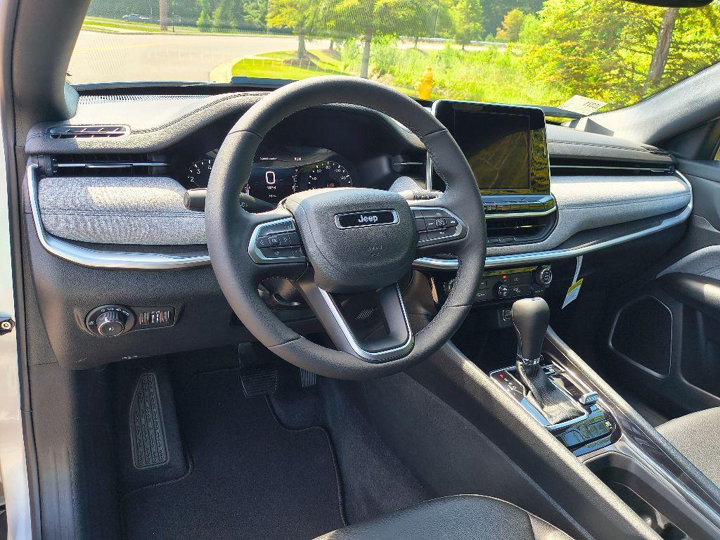 new 2025 Jeep Compass car, priced at $28,666