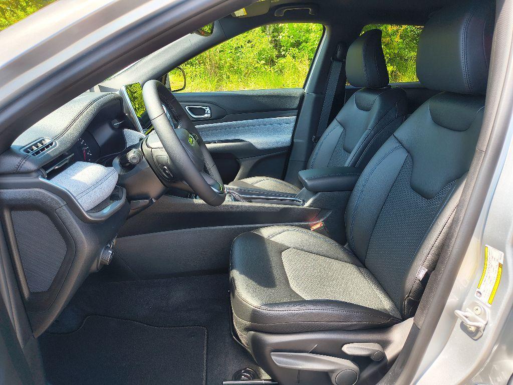 new 2025 Jeep Compass car, priced at $28,666