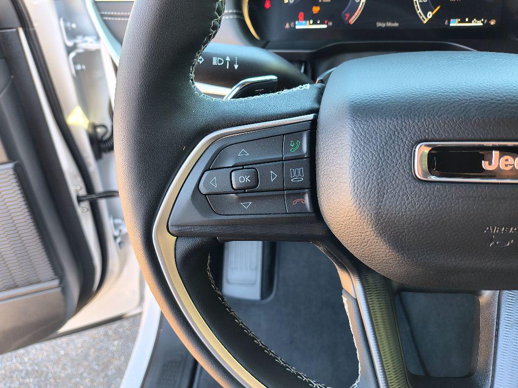 new 2025 Jeep Grand Cherokee car, priced at $39,725