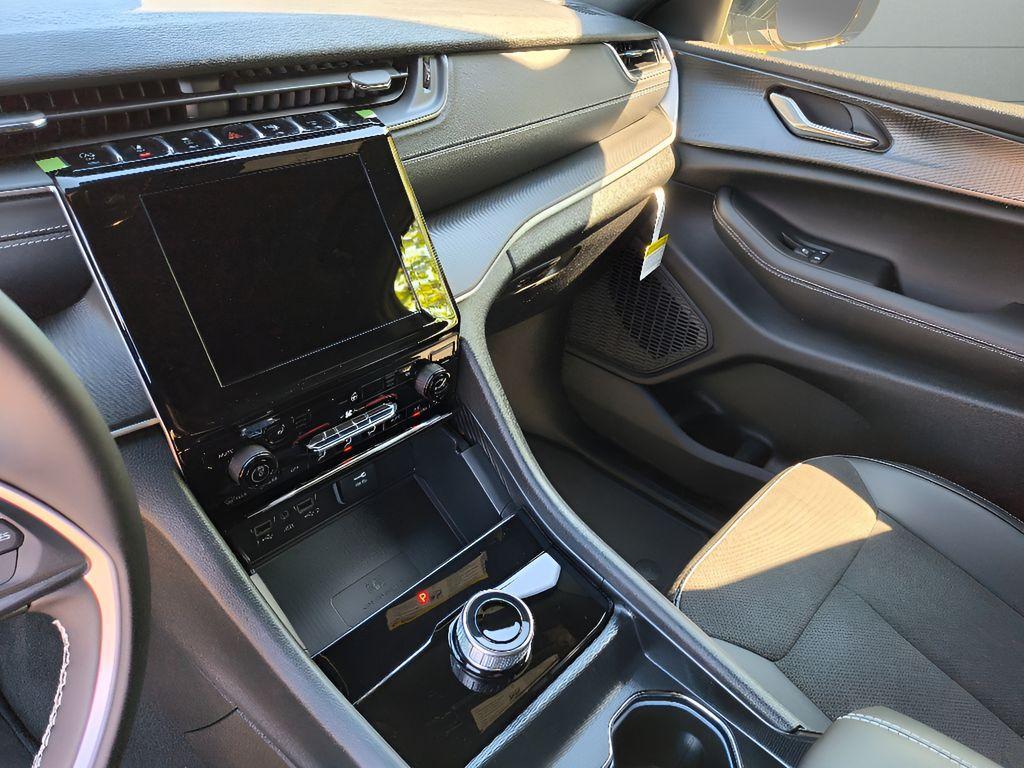 new 2025 Jeep Grand Cherokee car, priced at $35,569