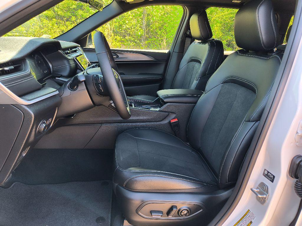 new 2025 Jeep Grand Cherokee car, priced at $39,725