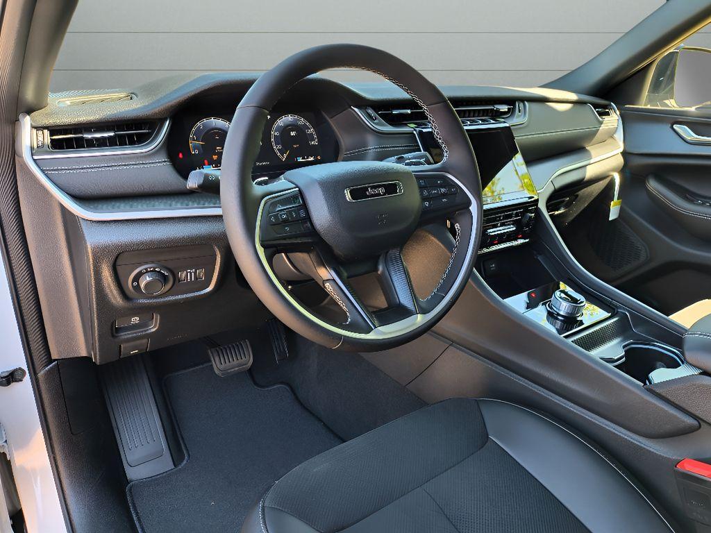 new 2025 Jeep Grand Cherokee car, priced at $35,569