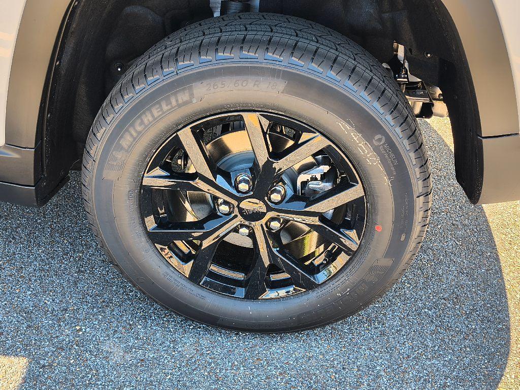 new 2025 Jeep Grand Cherokee car, priced at $39,725