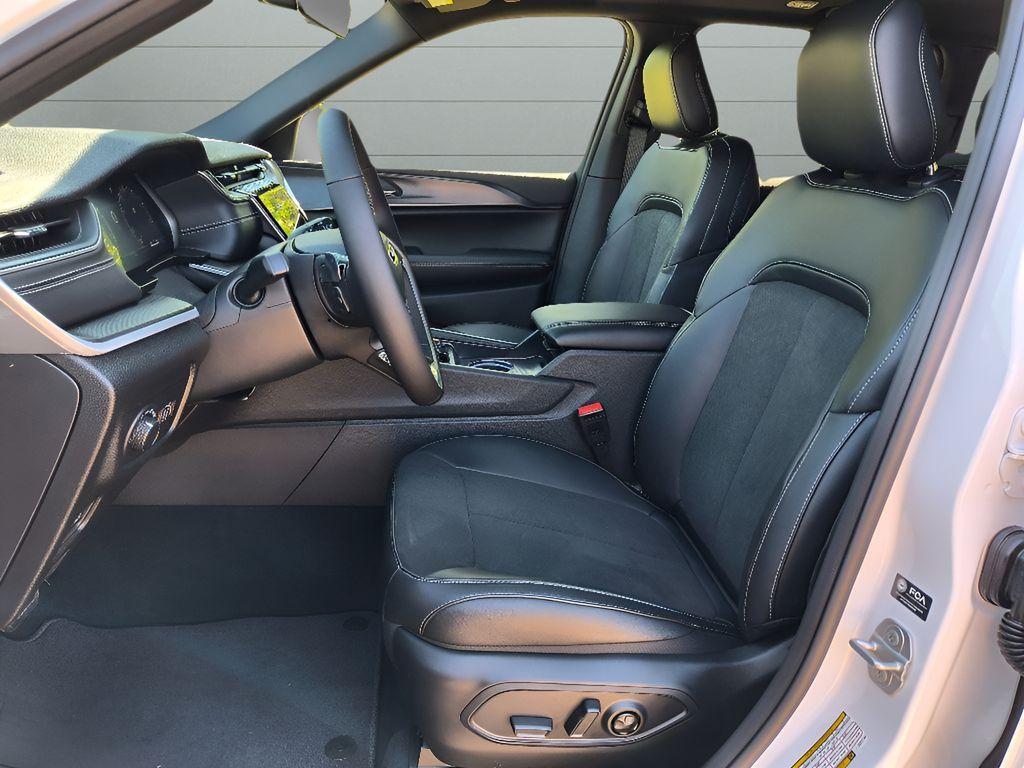 new 2025 Jeep Grand Cherokee car, priced at $35,569