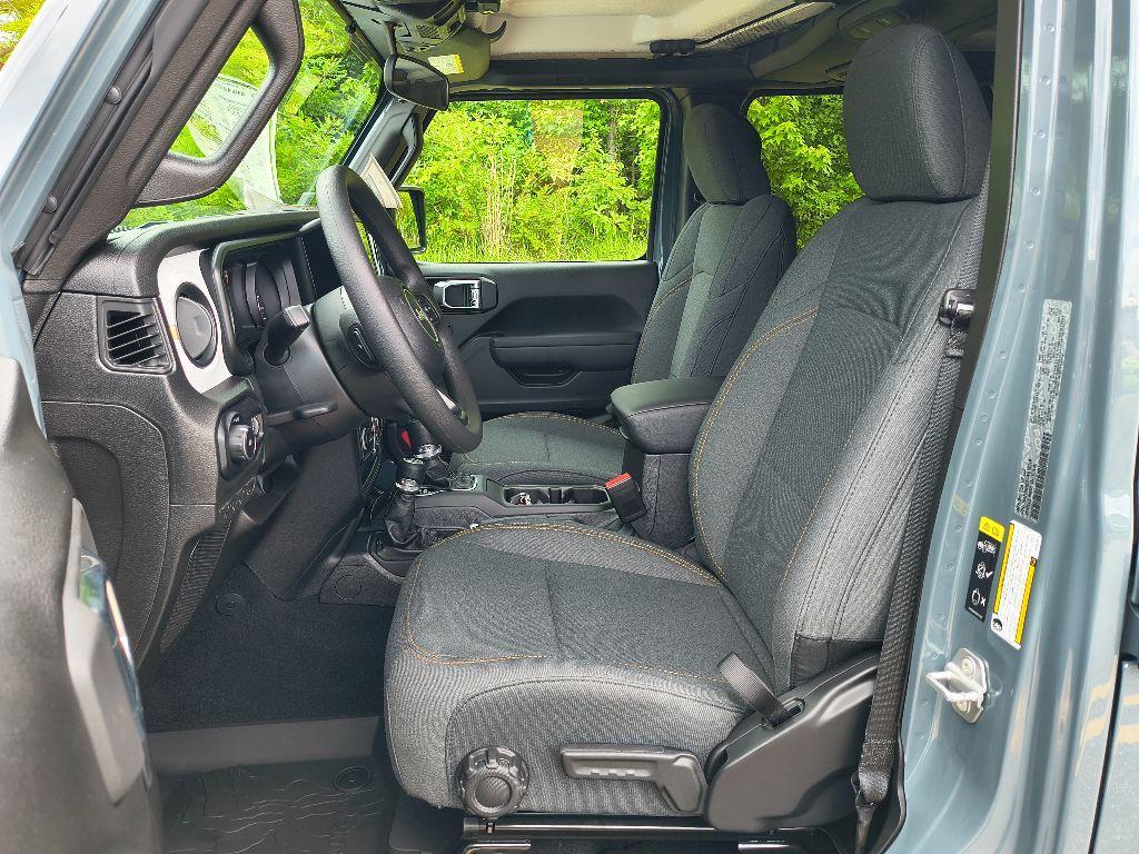 new 2025 Jeep Wrangler car, priced at $46,964