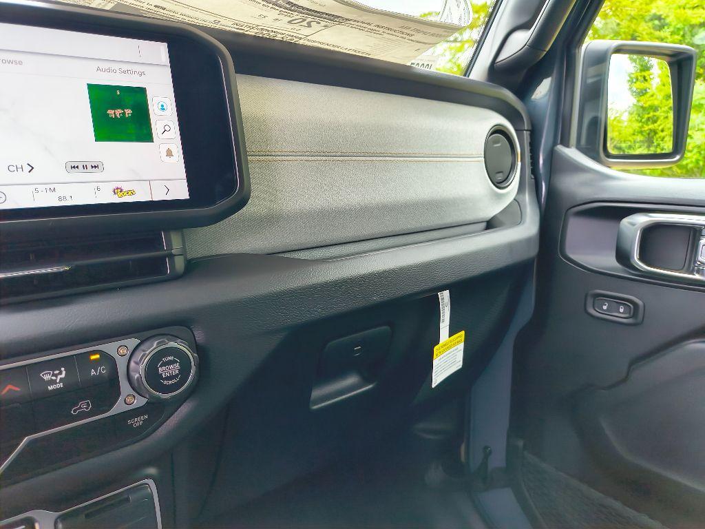 new 2025 Jeep Wrangler car, priced at $46,964